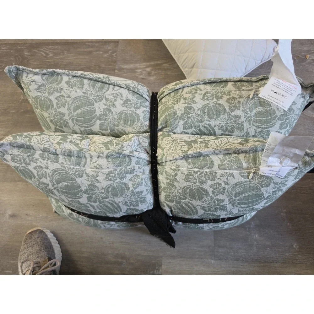 Rachel Zoe decorative Pillow -pumkins Green &‎ White 23